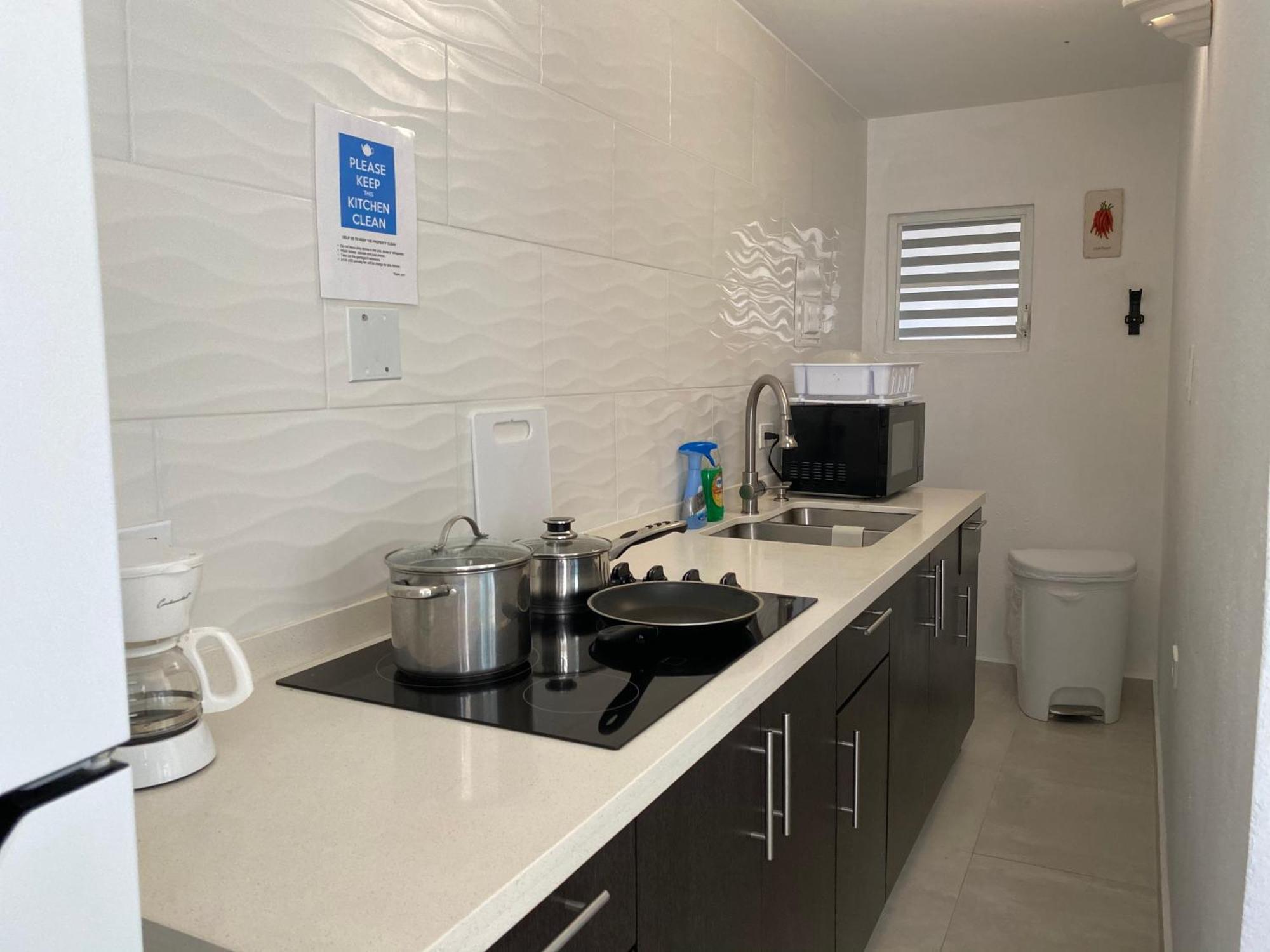 The Beach Guesthouse Pinones Bilik gambar