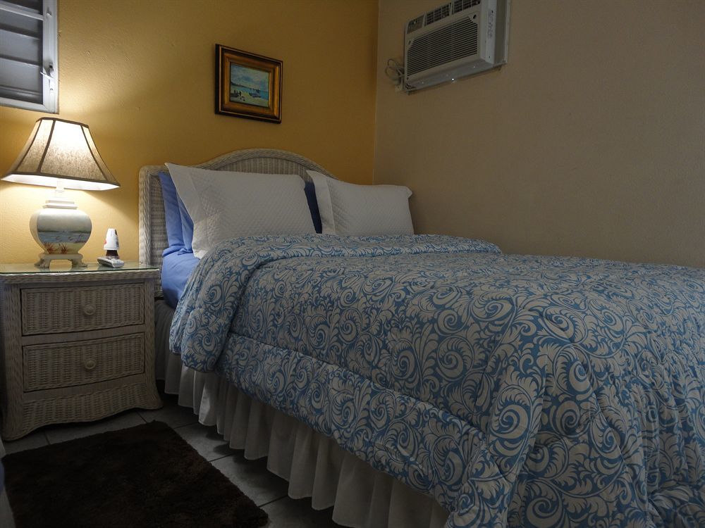 The Beach Guesthouse Pinones Luaran gambar