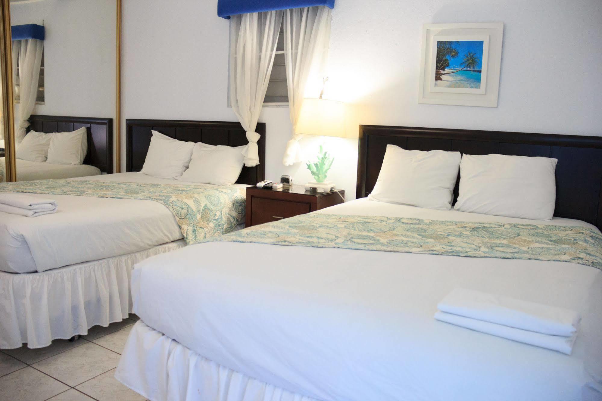 The Beach Guesthouse Pinones Luaran gambar