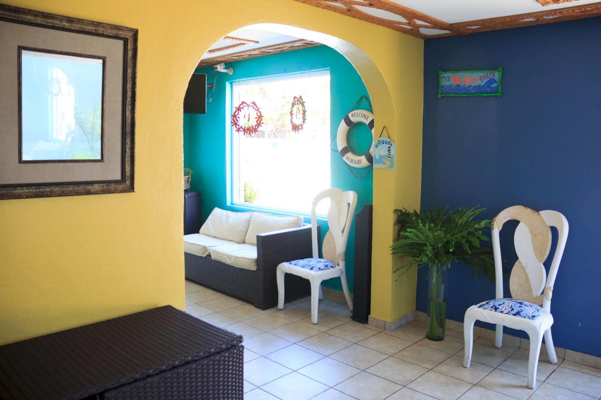 The Beach Guesthouse Pinones Luaran gambar