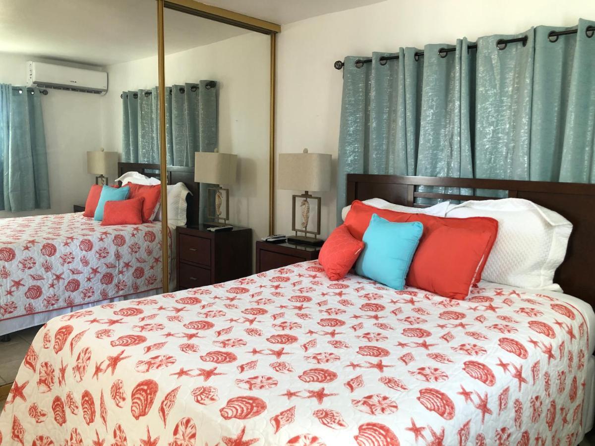 The Beach Guesthouse Pinones Luaran gambar