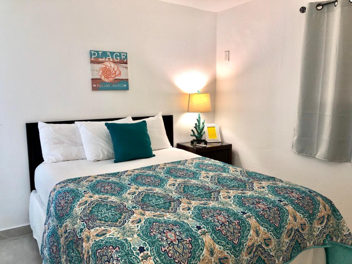 The Beach Guesthouse Pinones Luaran gambar
